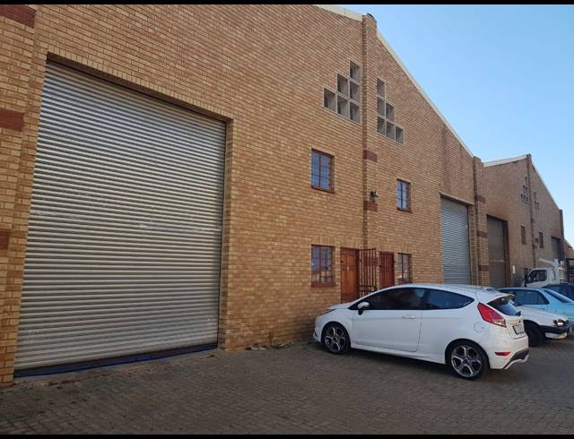 3,675M² WAREHOUSE FOR SALE IN STEELEDALE